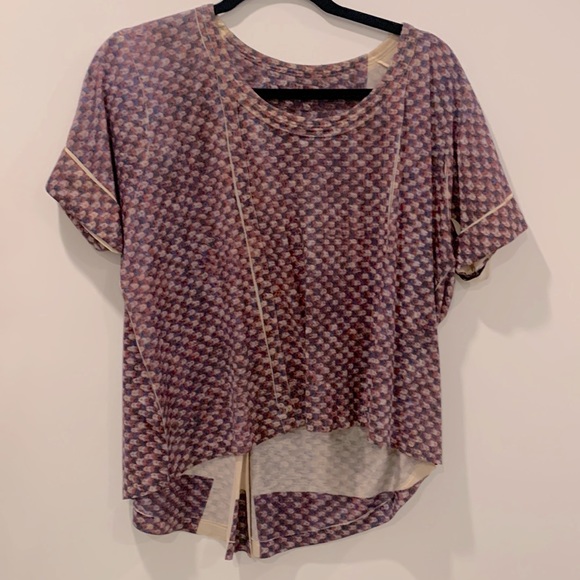 Sweater print top / tshirt with scoop neck. - Picture 1 of 5